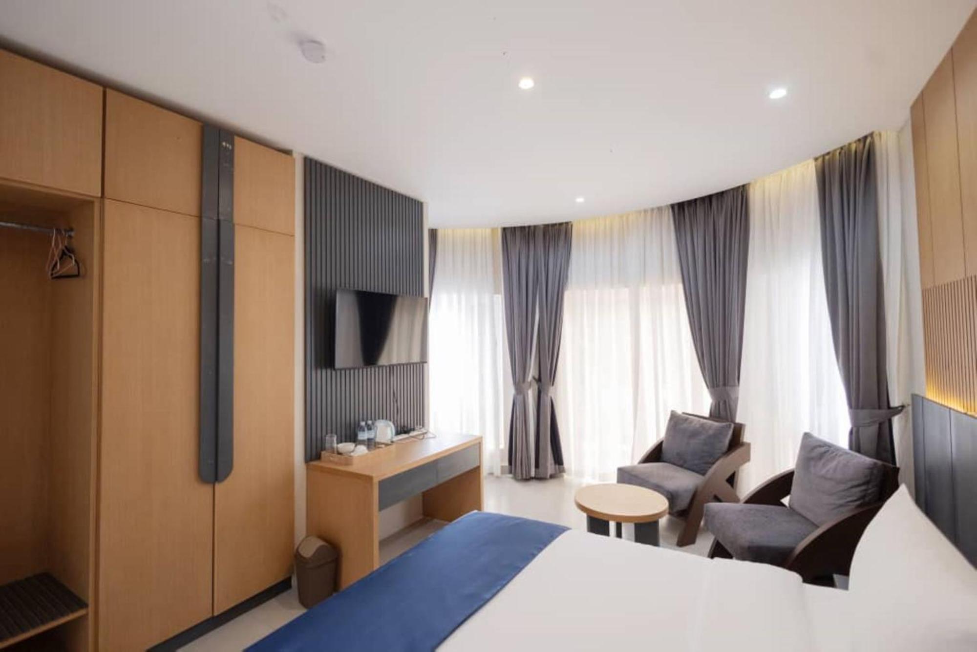 Grik Hotel - Энтеббе Экстерьер фото