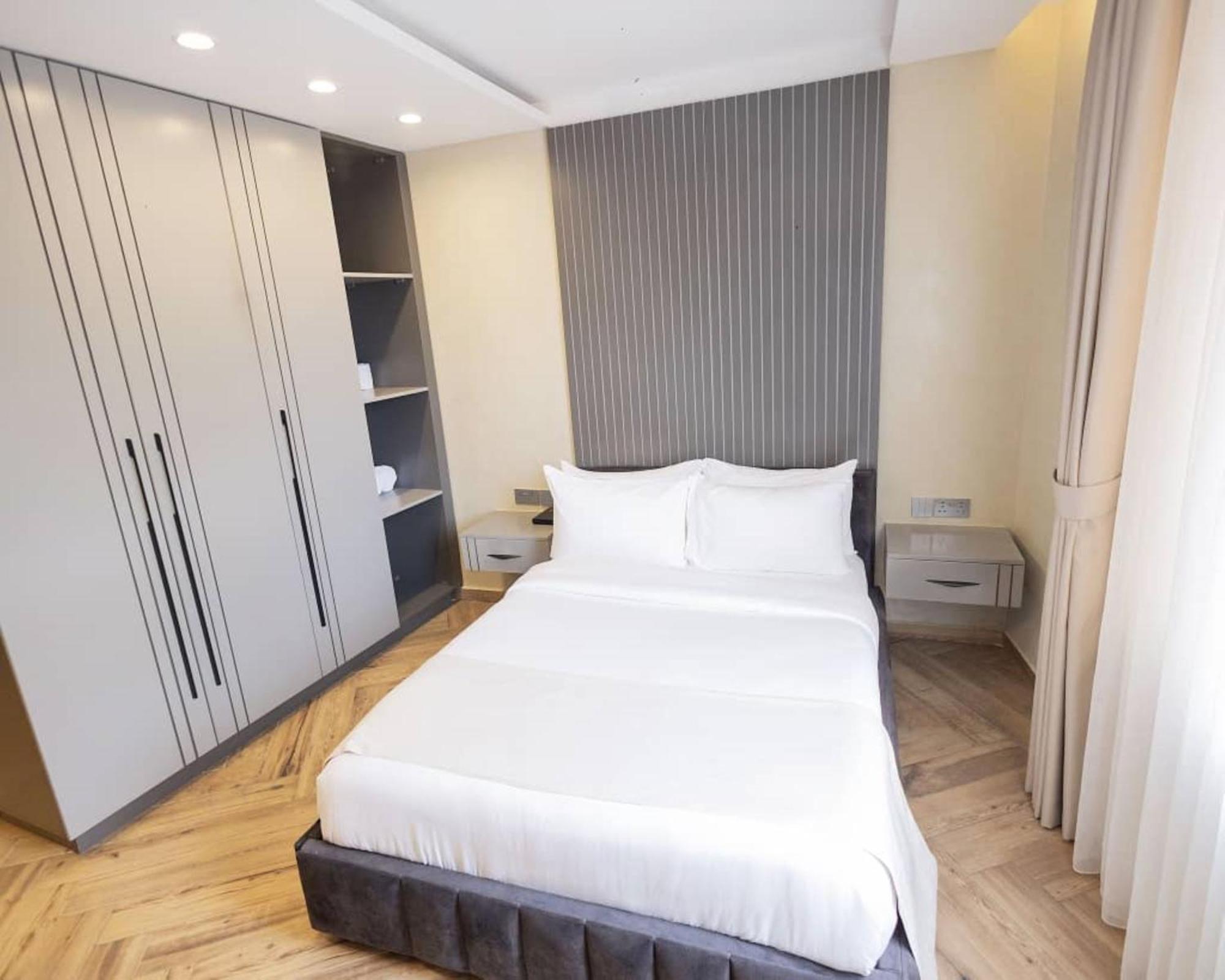 Grik Hotel - Энтеббе Экстерьер фото
