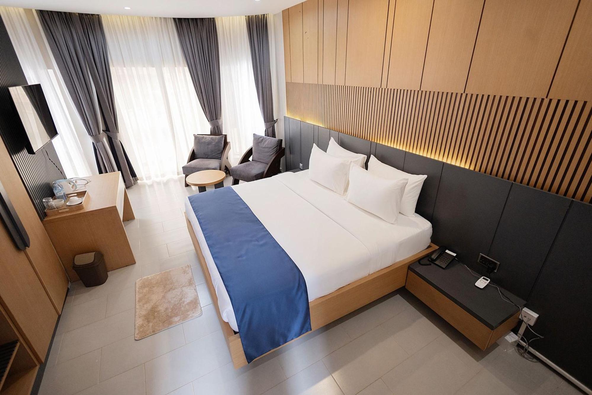 Grik Hotel - Энтеббе Экстерьер фото