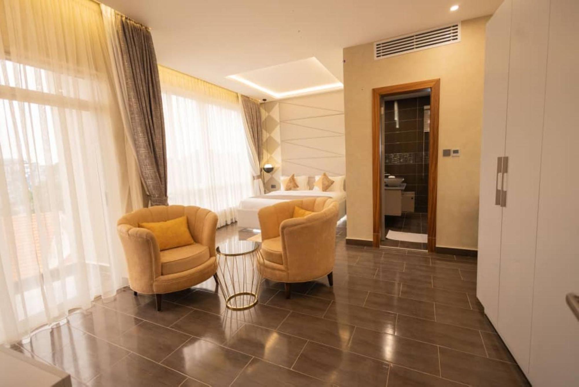 Grik Hotel - Энтеббе Экстерьер фото