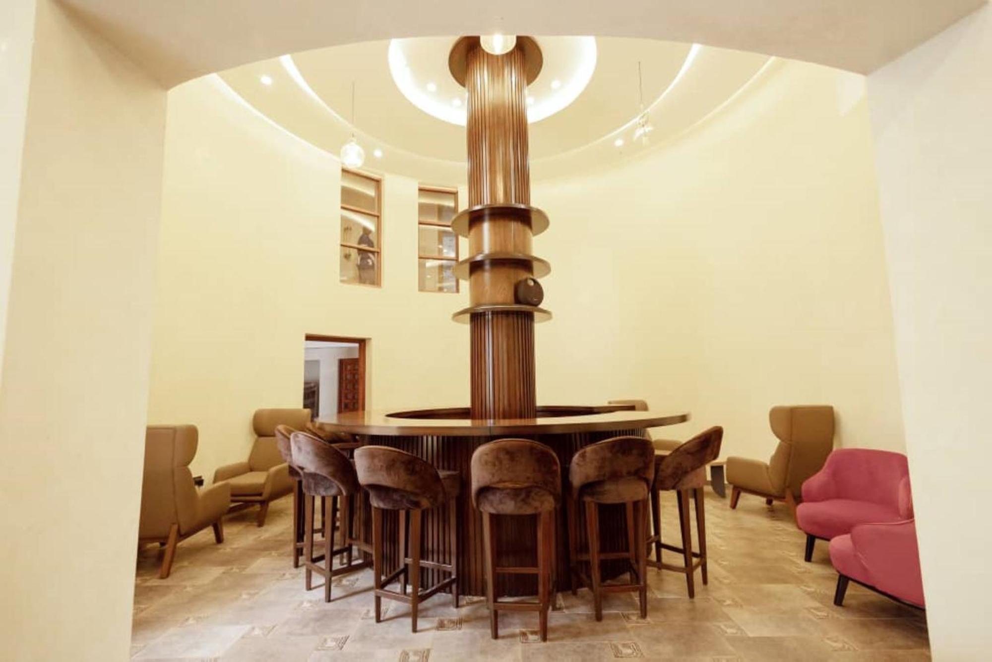 Grik Hotel - Энтеббе Экстерьер фото