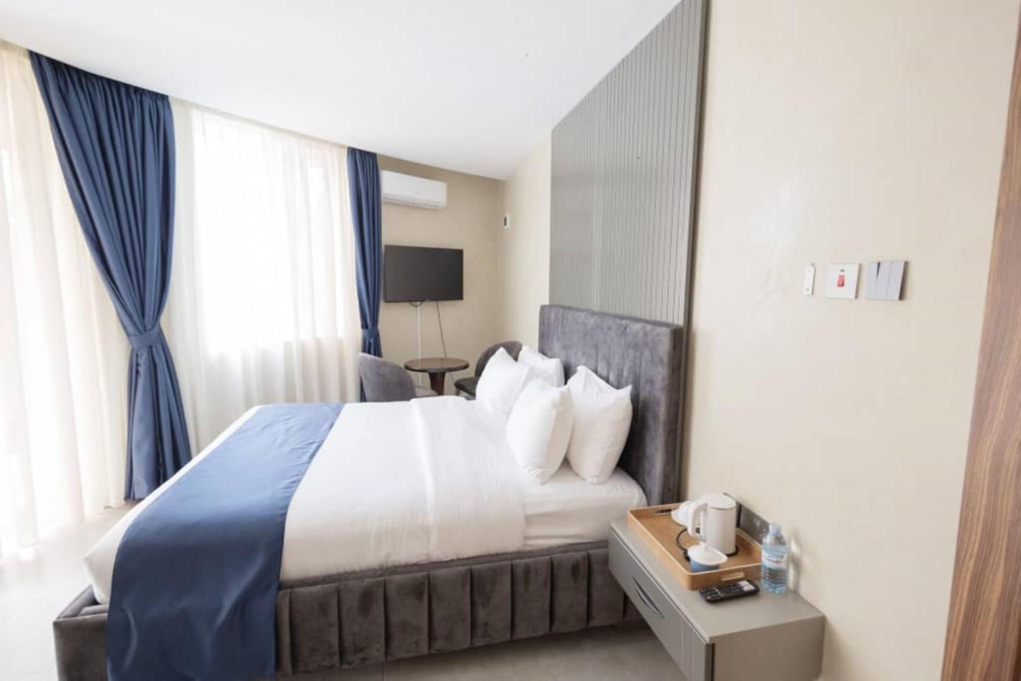 Grik Hotel - Энтеббе Экстерьер фото