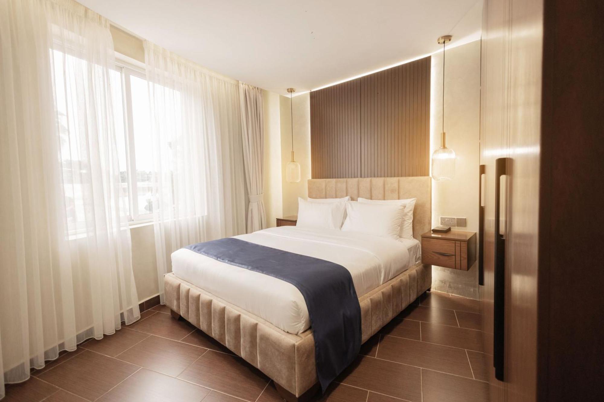 Grik Hotel - Энтеббе Экстерьер фото