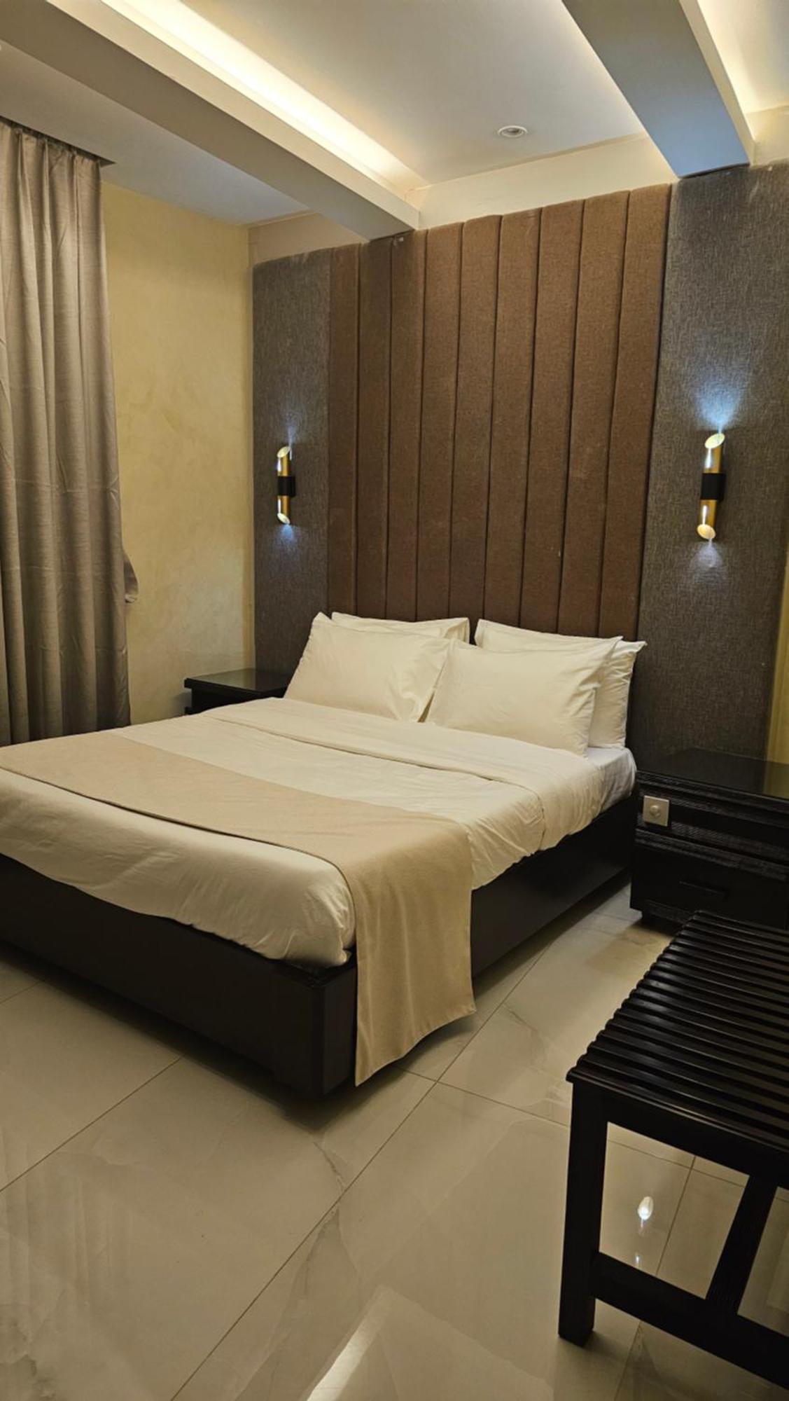 Grik Hotel - Энтеббе Экстерьер фото