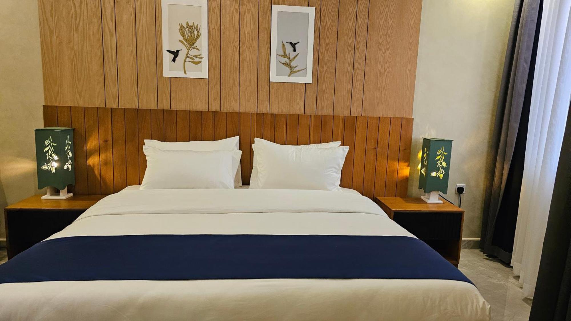 Grik Hotel - Энтеббе Экстерьер фото