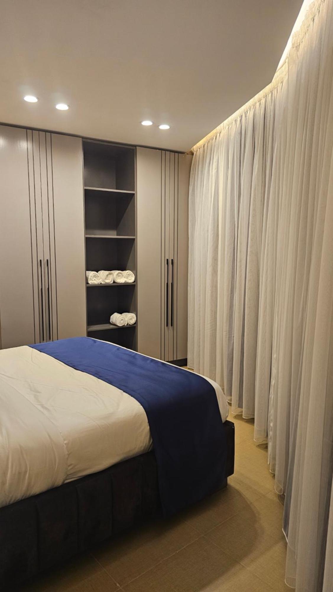 Grik Hotel - Энтеббе Экстерьер фото