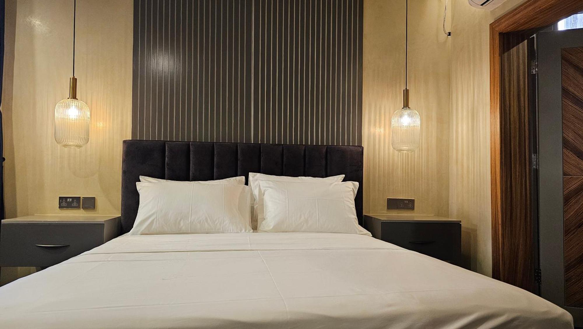 Grik Hotel - Энтеббе Экстерьер фото